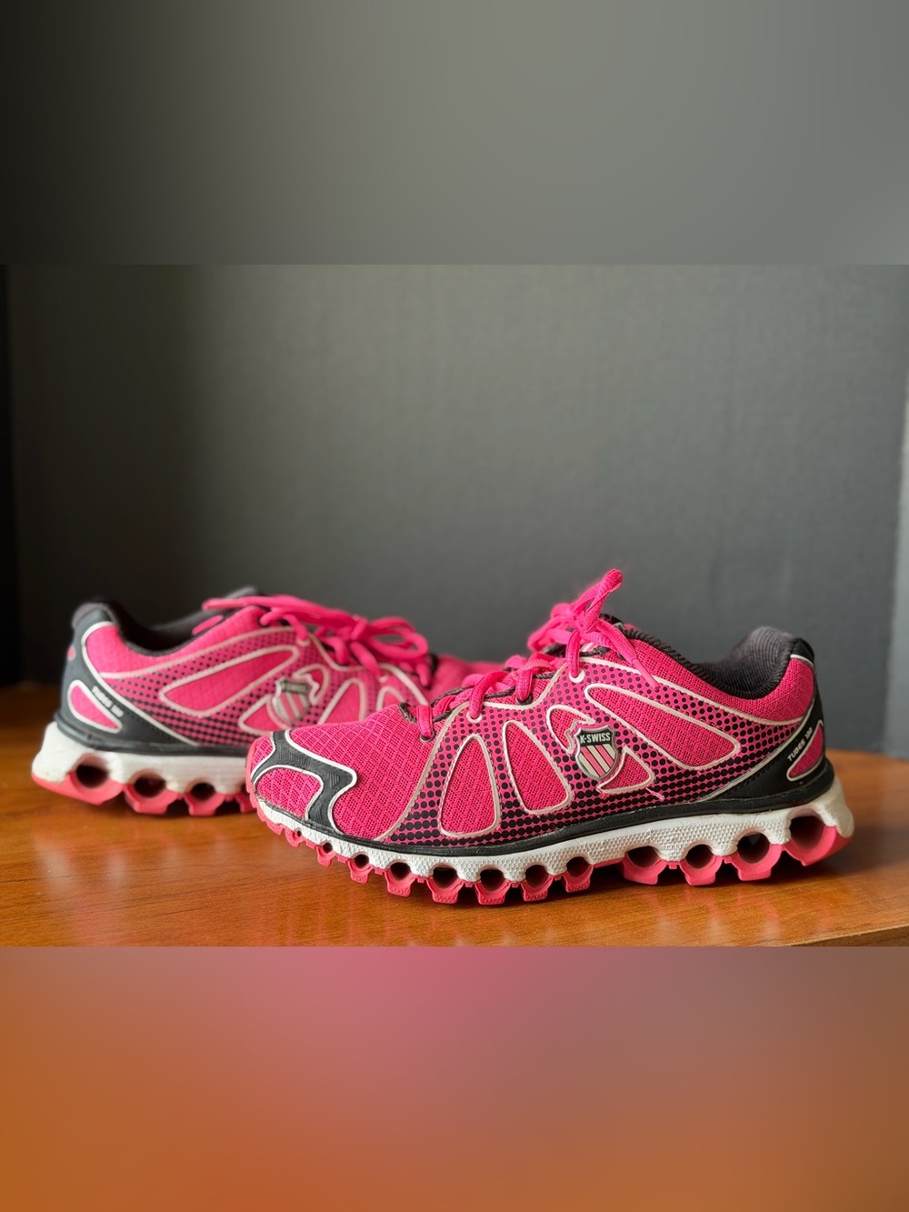 K-Swiss RETRO Pink/Black Women’s 9.5 Tubes 130 Sneakers No Longer Available $35